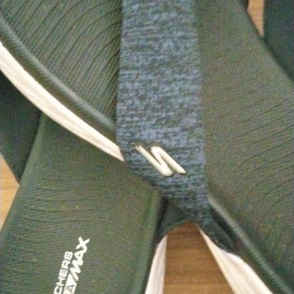 Designer: Skechers GOGA Max Flip Flops - Picture 4 of 5